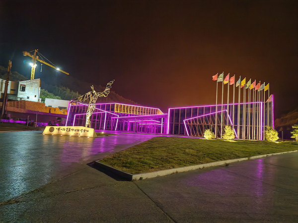 城市亮化是现代城市建设的重要组成部分，它不仅可以美化城市的夜景，还能提升城市的整体形象。随着科技的不断进步，城市亮化也得到了更多的关注和创新。本文将介绍一些关于城市亮化的创意和技术，帮助读者了解城市亮化的重要性以及如何进行城市亮化的规划和实施。